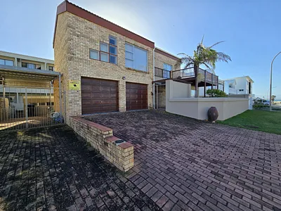 5 Bedroom House For Sale in Jeffreys Bay - c45G.webp