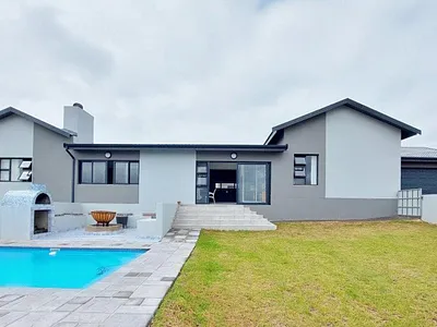 3 Bedroom House For Sale in Jeffreys Bay - kdz5.webp