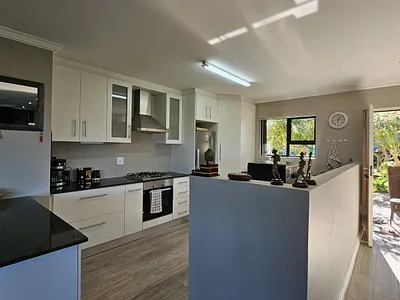 2 Bedroom House For Sale in Jeffreys Bay - IGdb.webp