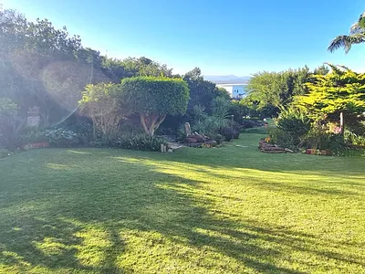 4 Bedroom House For Sale in Jeffreys Bay - FdmZ.webp