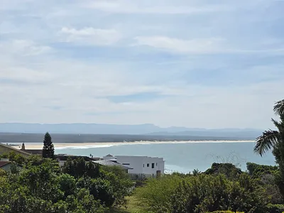 4 Bedroom House For Sale in Jeffreys Bay - YBXL.webp