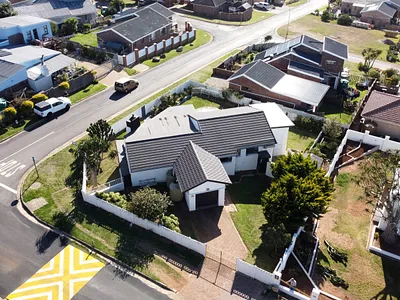 2 Bedroom House For Sale in Jeffreys Bay - pwrT.webp