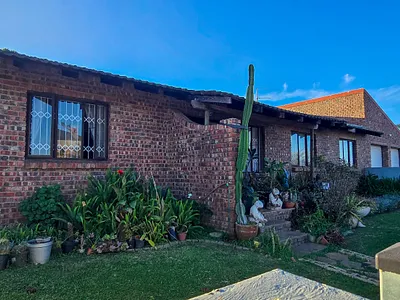 3 Bedroom House For Sale in Jeffreys Bay - 21Bq.webp