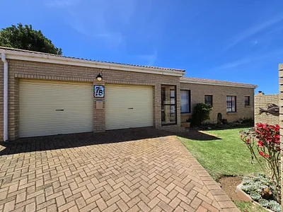 3 Bedroom Townhouse For Sale in Jeffreys Bay - AllE.webp