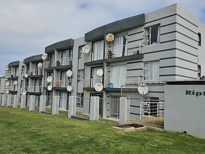 1 Bedroom Townhouse For Sale in Jeffreys Bay - d1CV.webp