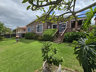 4 Bedroom House For Sale in Jeffreys Bay - VaQd.webp