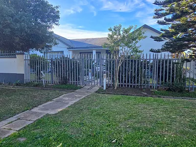 4 Bedroom House For Sale in Humansdorp - LUls.webp