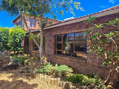 4 Bedroom House For Sale in Jeffreys Bay - 6258.webp