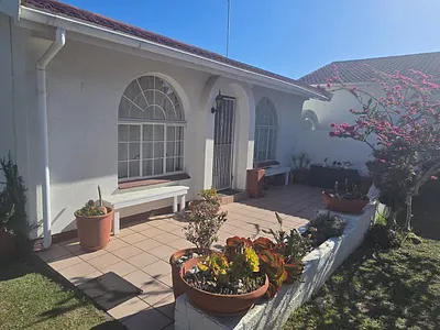 2 Bedroom Townhouse For Sale in Jeffreys Bay - img