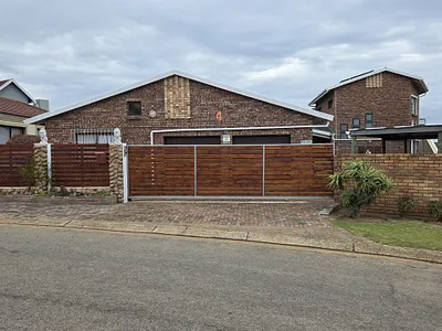 5 Bedroom House For Sale in Jeffreys Bay - img