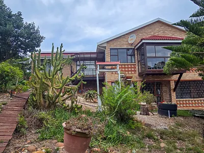 6 Bedroom House For Sale in Jeffreys Bay - img