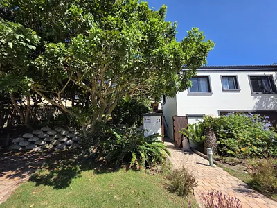 6 Bedroom House For Sale in St Francis Bay - dKAH.webp