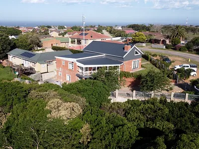 5 Bedroom House For Sale in Jeffreys Bay - img