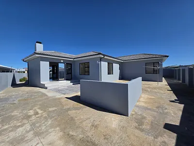 3 Bedroom House For Sale in Jeffreys Bay - img