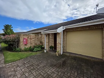 3 Bedroom Townhouse For Sale in Jeffreys Bay - KbR4.webp