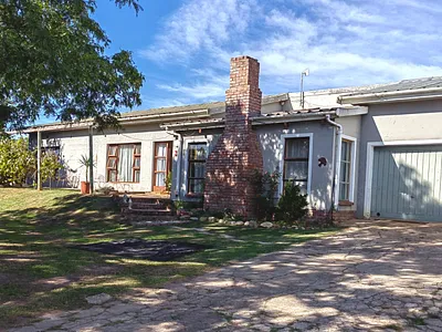 4 Bedroom House For Sale in Kareedouw - c7UQ.webp