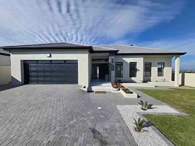 4 Bedroom House For Sale in Jeffreys Bay - wT6r.webp
