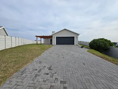 3 Bedroom House For Sale in Jeffreys Bay - img