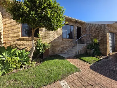 2 Bedroom Townhouse For Sale in Jeffreys Bay - img