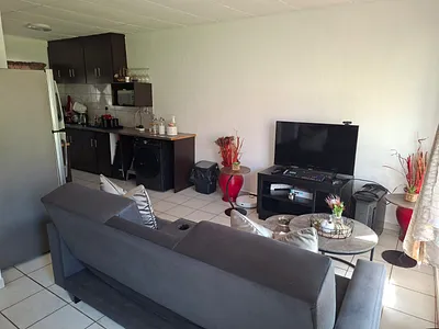 2 Bedroom Apartment To Rent in Germiston - TZQw.webp