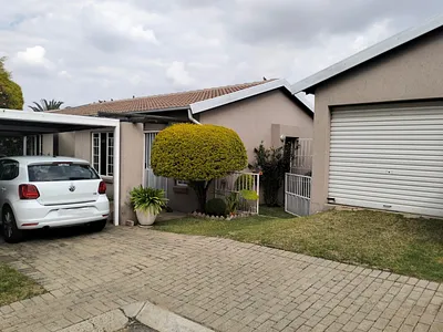 3 Bedroom House For Sale in Edenvale - B4cA.webp