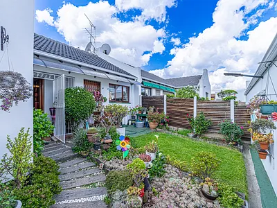 2 Bedroom Townhouse For Sale in Edenvale - 5qmO.webp
