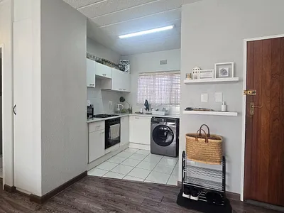 2 Bedroom Apartment To Rent in Edenvale - z7eM.webp