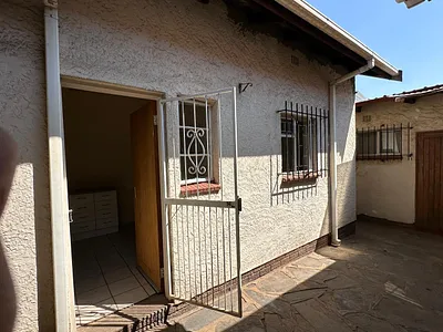 2 Bedroom Apartment To Rent in Germiston - img