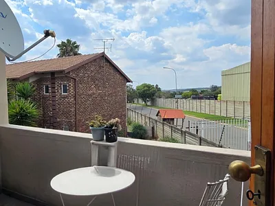 2 Bedroom Townhouse For Sale in Edenvale - img