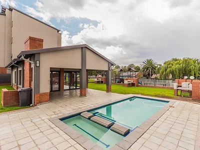 2 Bedroom Apartment For Sale in Edenvale - liFl.webp