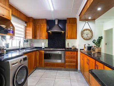 2 Bedroom Townhouse For Sale in Edenvale - yx4C.webp