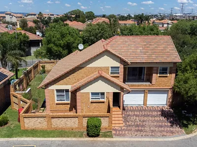 5 Bedroom House For Sale in Edenvale - fajj.webp