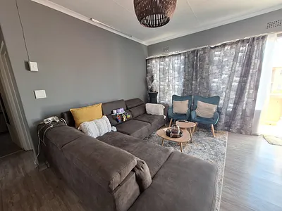 2 Bedroom Apartment For Sale in Edenvale - B6oT.webp