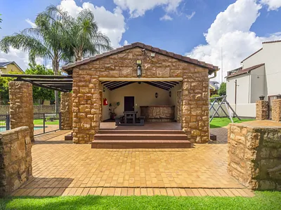 2 Bedroom Townhouse For Sale in Edenvale - 0OKt.webp