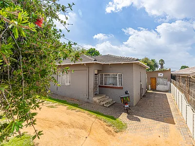 9 Bedroom House For Sale in Germiston - img