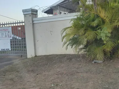 9 Bedroom House For Sale in Chatsworth - img