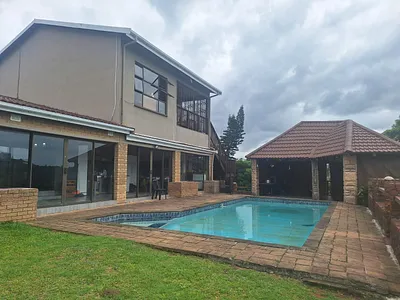7 Bedroom House To Rent in Amanzimtoti - UjNv.webp