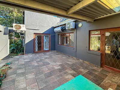 3 Bedroom Townhouse To Rent in Amanzimtoti - G42K.webp