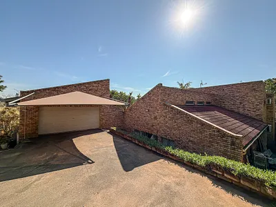3 Bedroom House For Sale in Amanzimtoti - 0F5g.webp