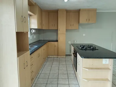 3 Bedroom Townhouse To Rent in Amanzimtoti - 0ypX.webp