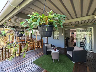 5 Bedroom House For Sale in Amanzimtoti - jM7V.webp