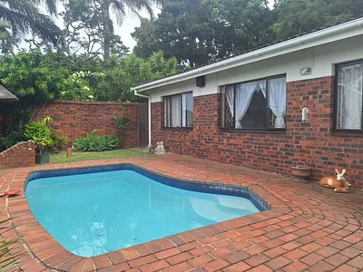 3 Bedroom Townhouse For Sale in Amanzimtoti - TU4R.webp