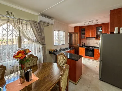 3 Bedroom House For Sale in Amanzimtoti - JJD2.webp