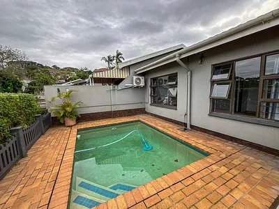 2 Bedroom Townhouse For Sale in Amanzimtoti - G4zL.webp