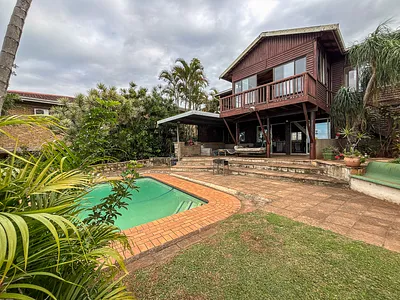 6 Bedroom House For Sale in Amanzimtoti - 7LTF.webp