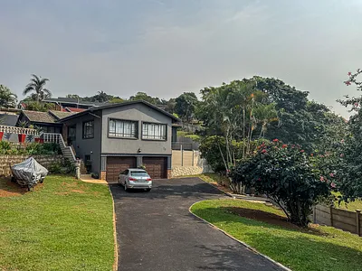 4 Bedroom House For Sale in Amanzimtoti - NRVJ.webp