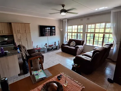 2 Bedroom Apartment For Sale in Scottburgh - AVw2.webp