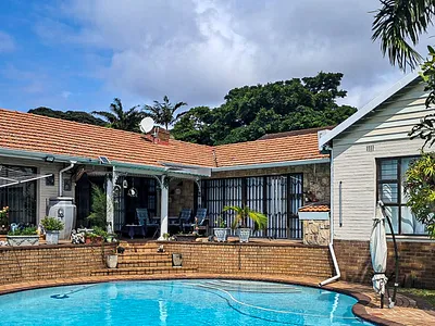 4 Bedroom House For Sale in Amanzimtoti - MBmk.webp