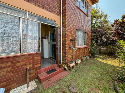 2 Bedroom Apartment For Sale in Amanzimtoti - pOf1.webp