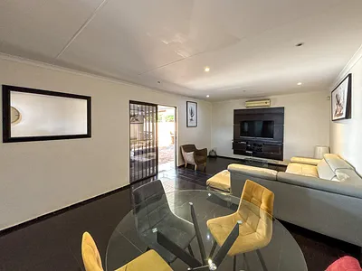 3 Bedroom Townhouse For Sale in Amanzimtoti - rmI9.webp